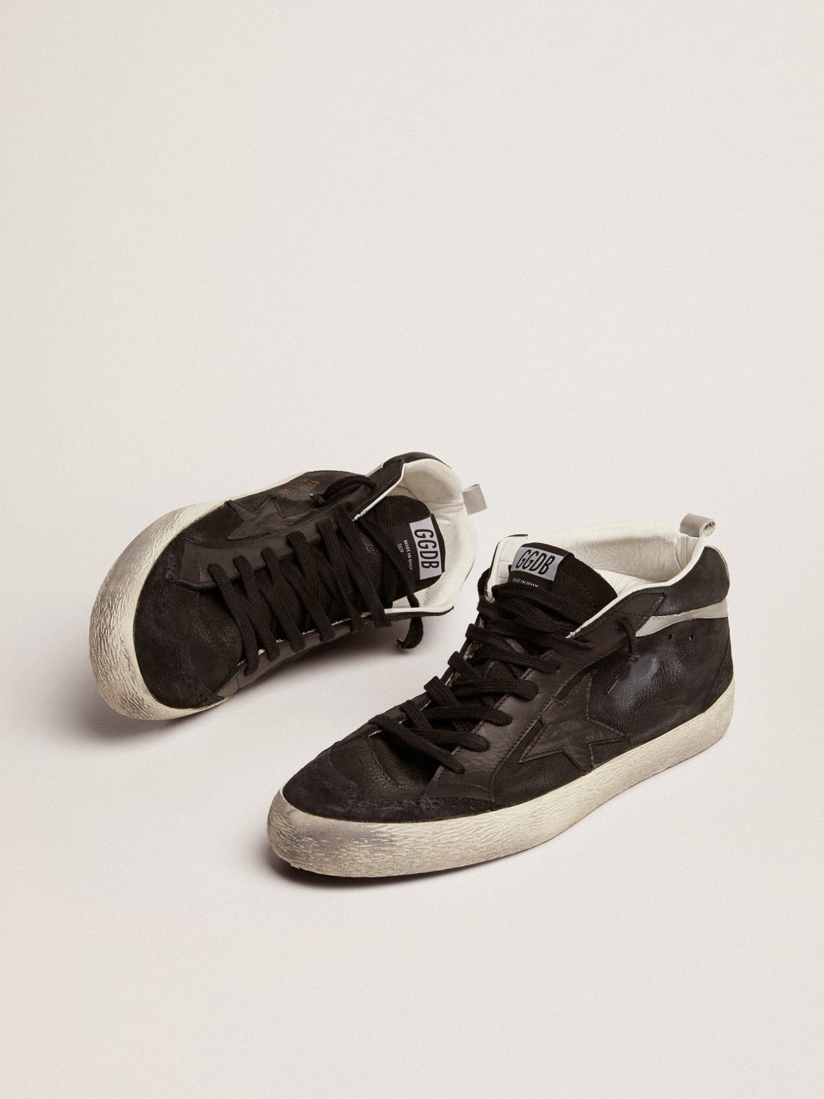 Golden Goose - Mid Star homme en nubuck avec étoile en cuir noir et virgule argentée in 