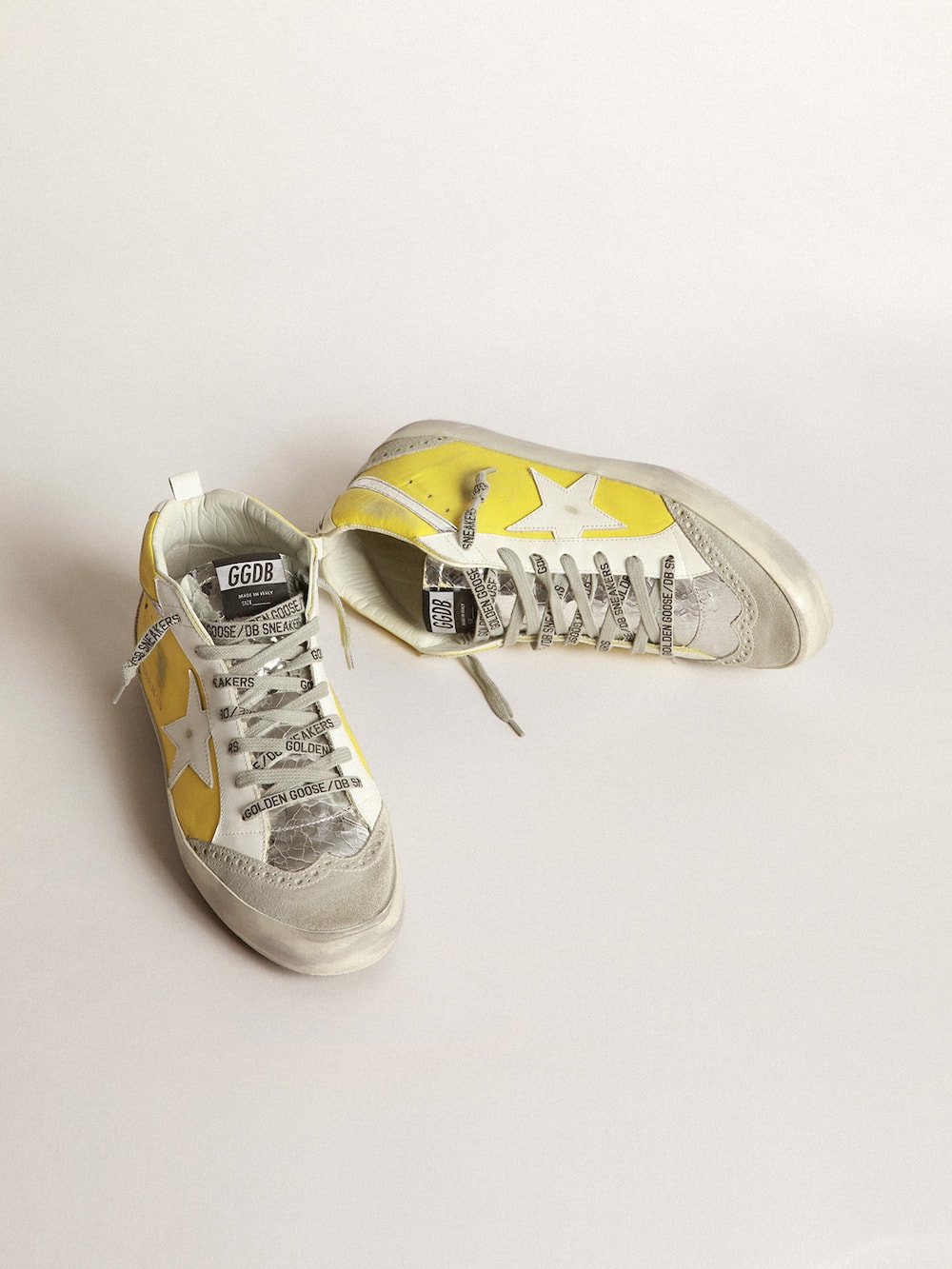 Golden Goose - Mid Star sneakers in leather with crackle details in 
