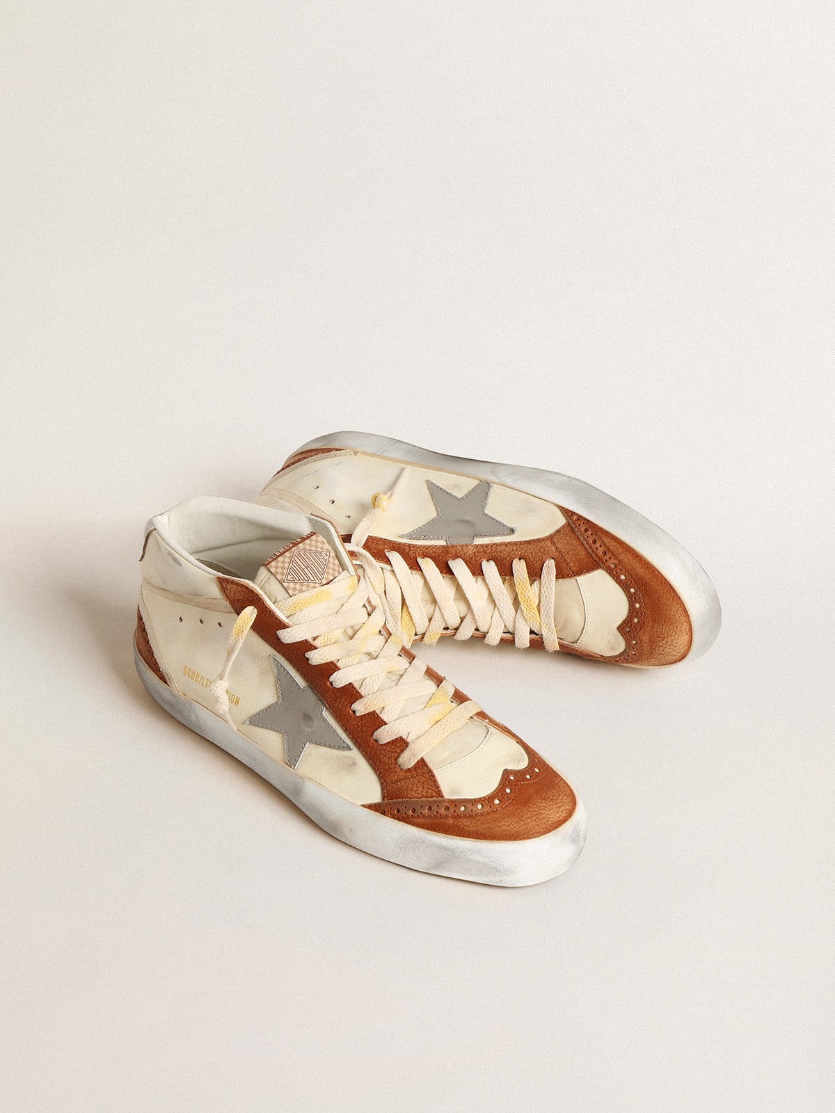 Golden Goose - Mid Star LTD avec étoile en cuir gris et virgule en coton beige in 