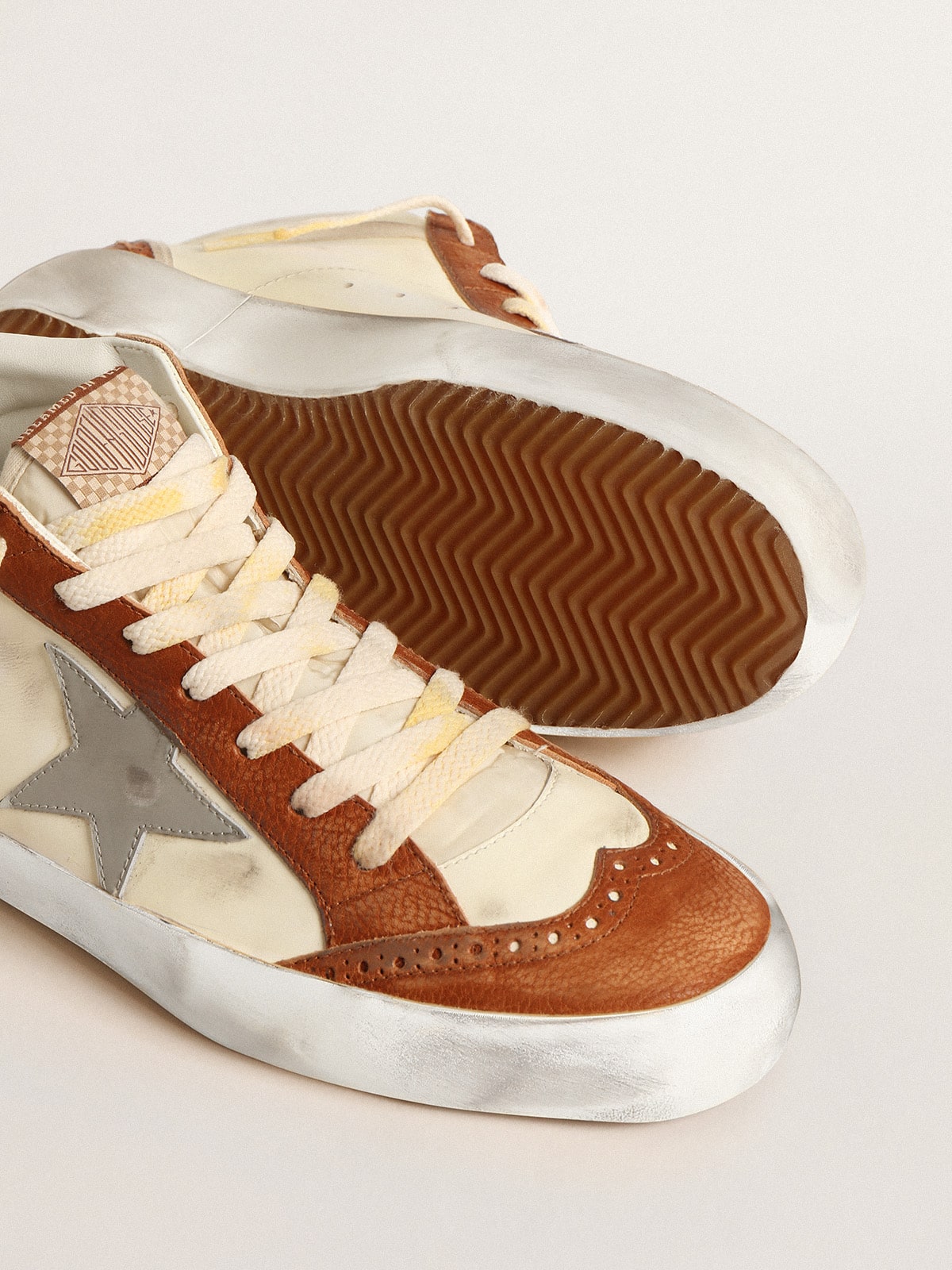 Golden Goose - Mid Star LTD avec étoile en cuir gris et virgule en coton beige in 