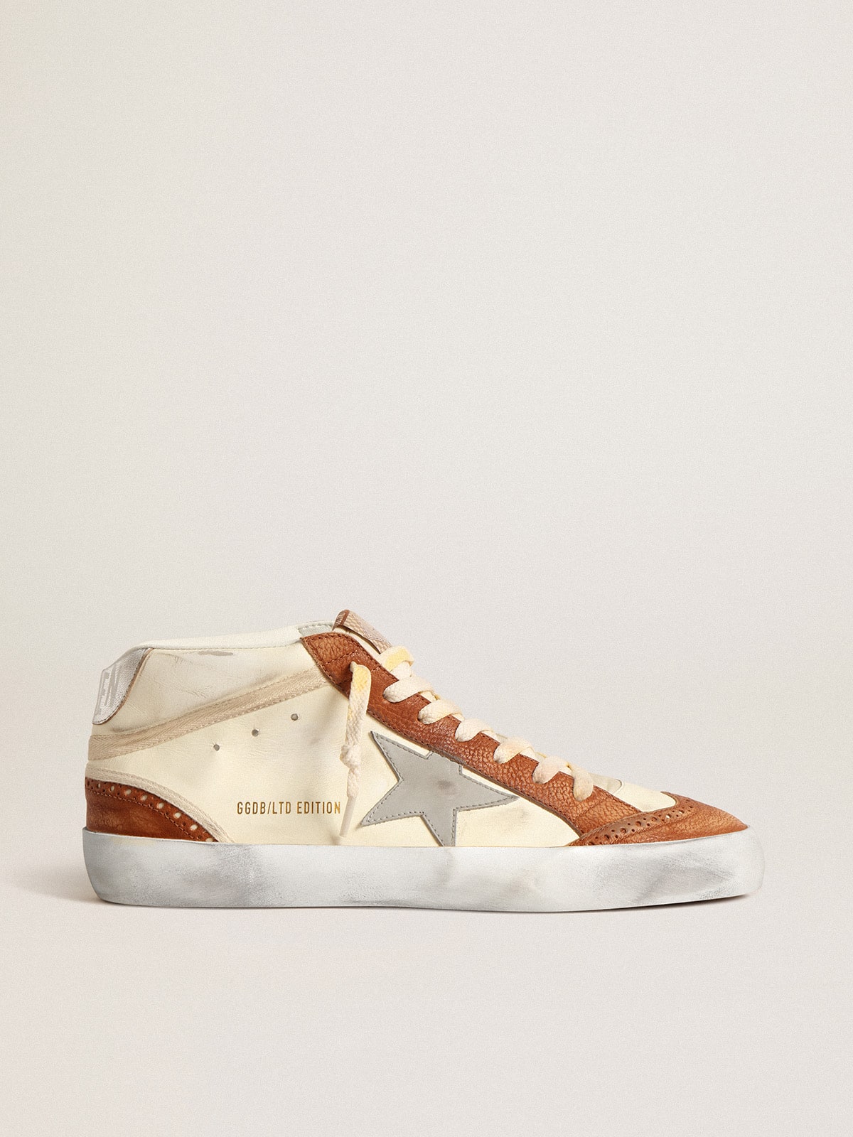 Golden Goose - Mid Star LTD avec étoile en cuir gris et virgule en coton beige in 