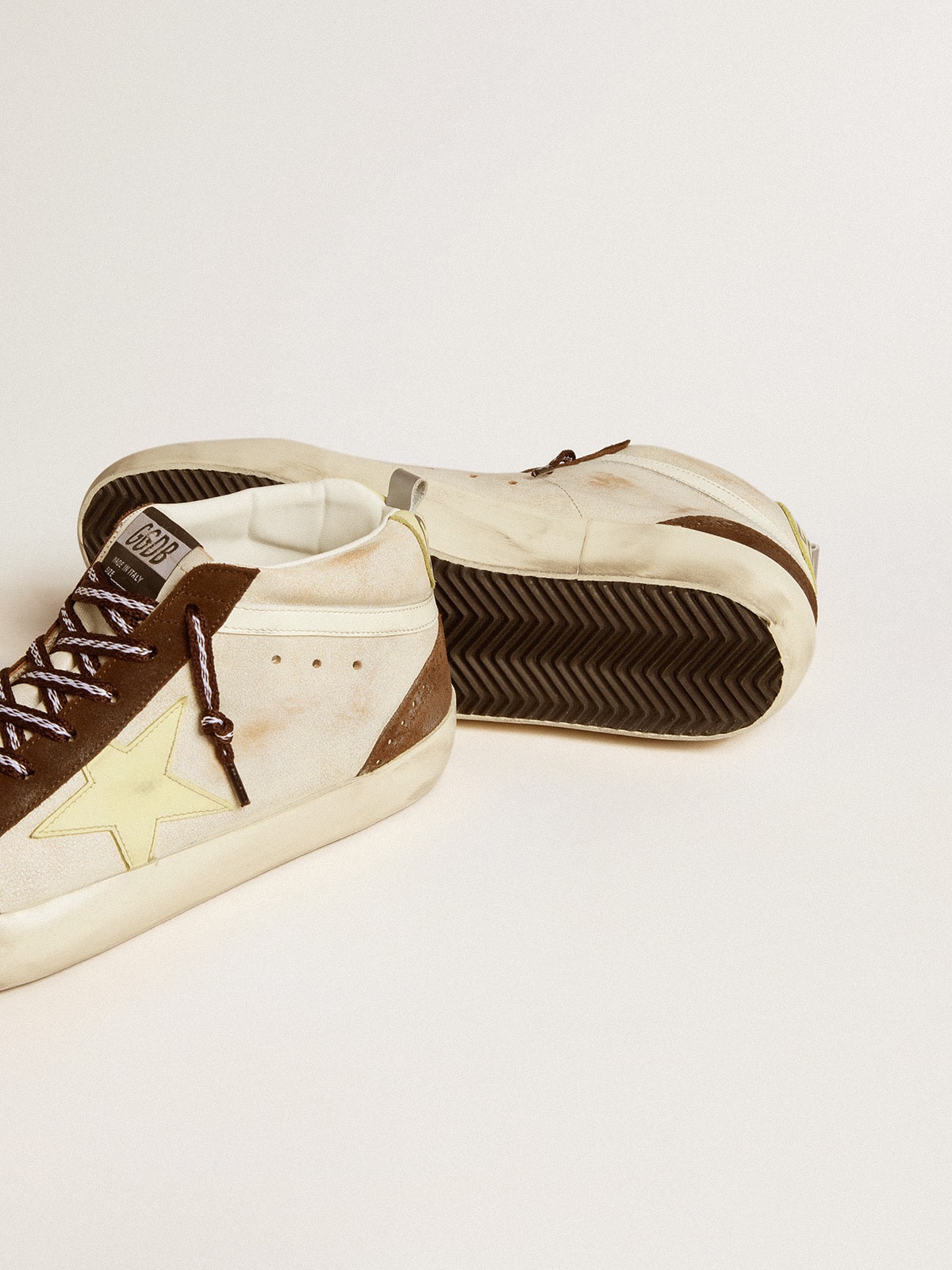 Golden Goose - Mid Star in glitter beige con stella in suede giallo e virgola in cotone in 