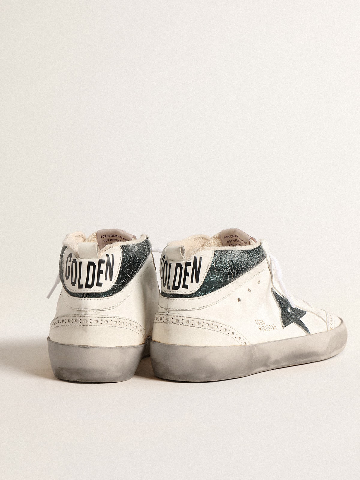 Golden Goose - Mid Star con stella in pelle laminata verde e virgola bianca in 