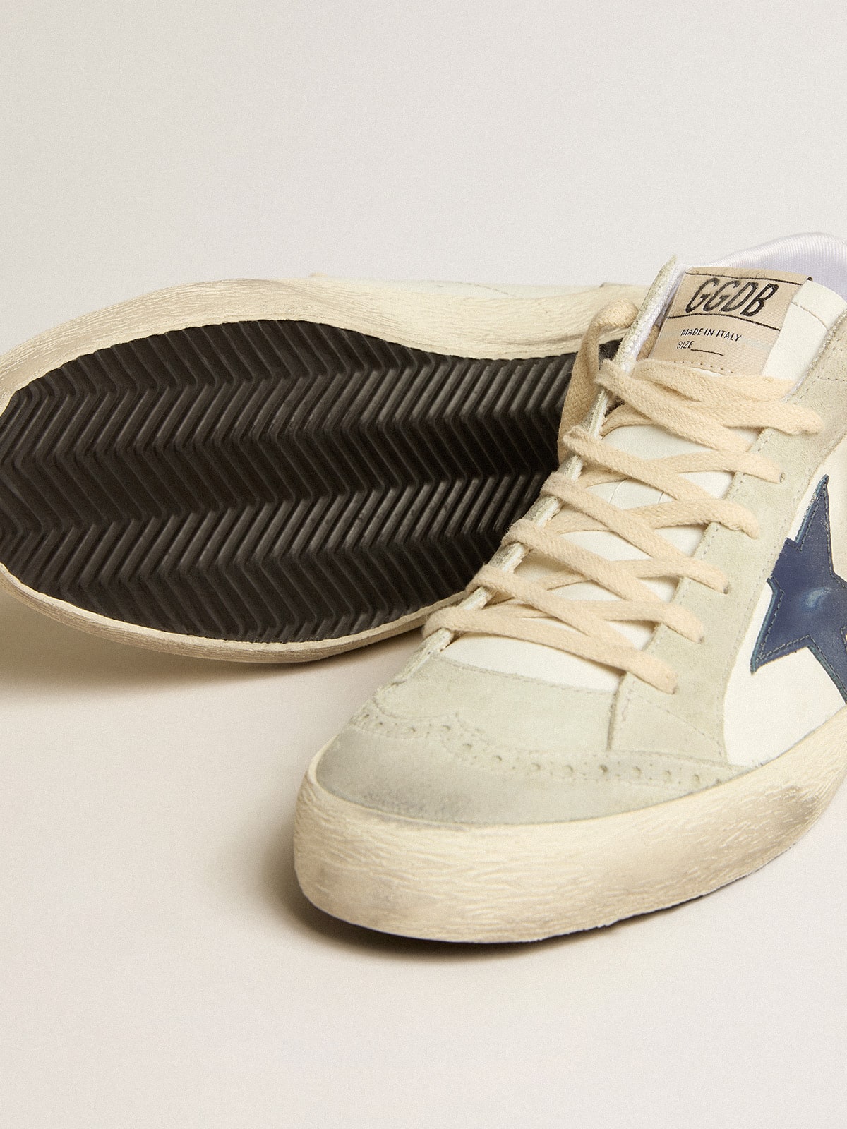 Golden Goose - Mid Star LTD mit blauem Lederstern und Komma aus weißem Nappaleder in 