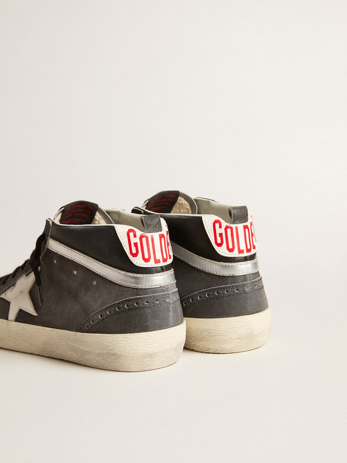 Golden Goose - Mid Star de ante negro con estrella de piel blanca y detalle de «coma» plateado in 