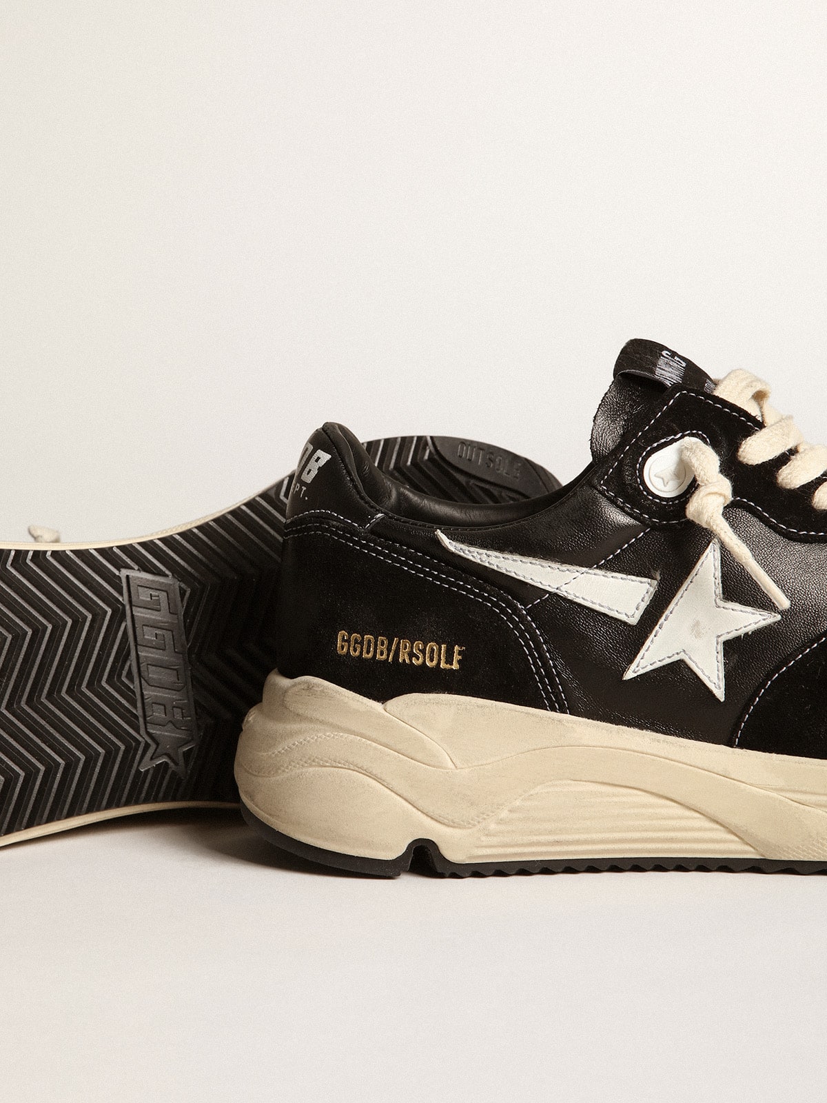 Running Sole de Hombre de napa y ante negros con estrella blanca Golden Goose