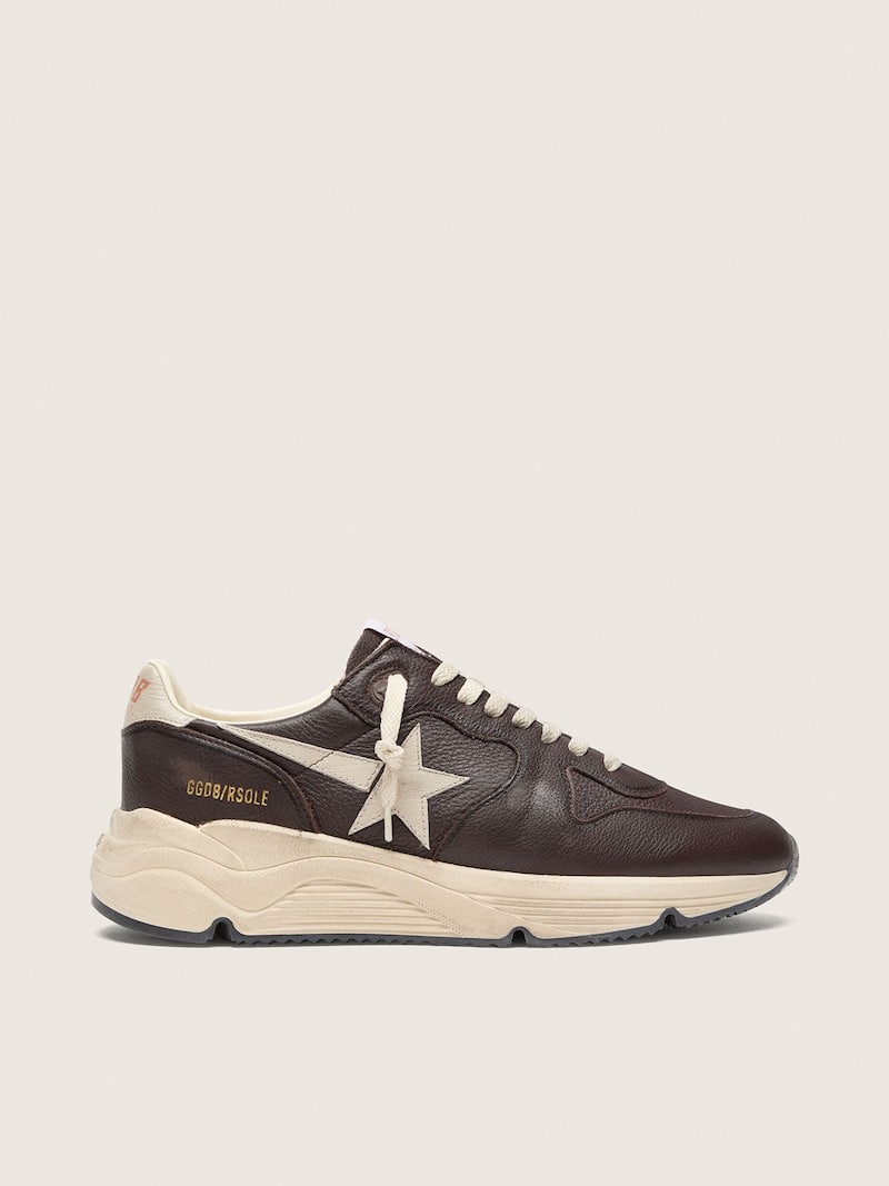 Running Sole de hombre de piel marr&oacute;n con estrella crema