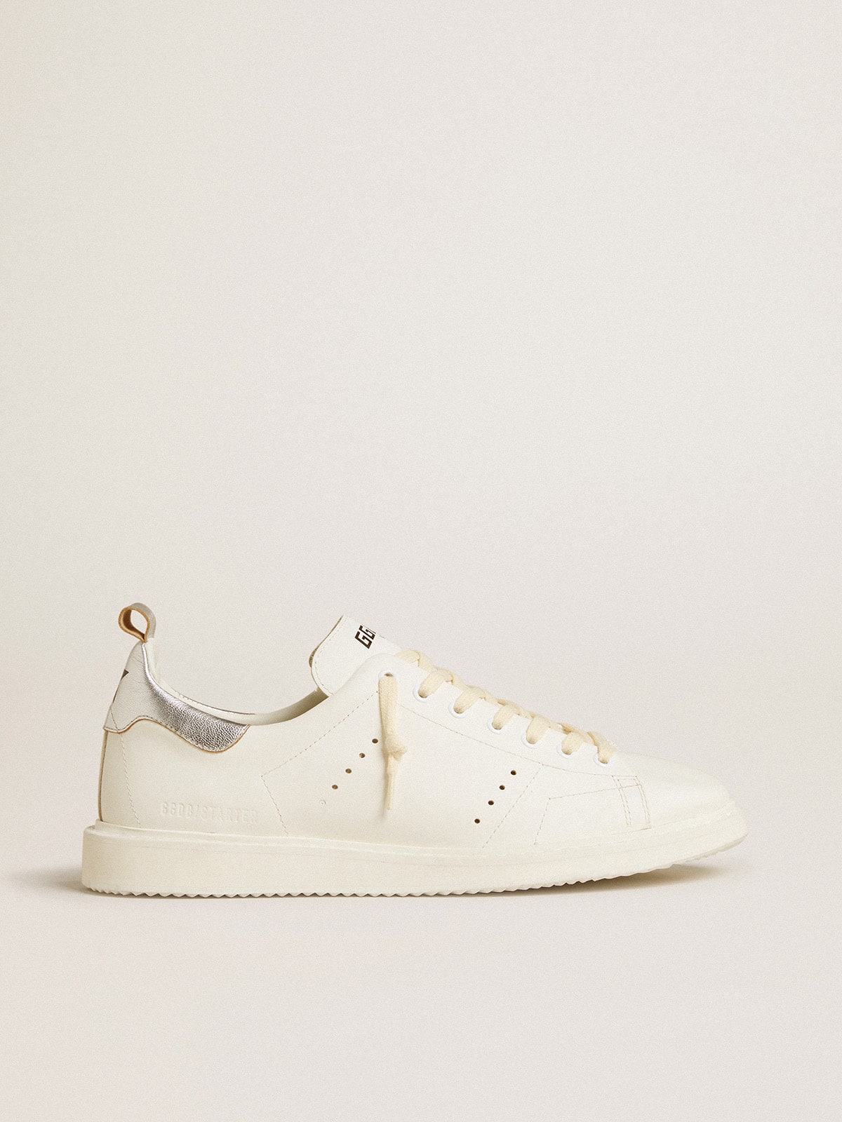 Golden Goose - Starter Uomo in pelle bianca con talloncino in pelle laminata argento in 