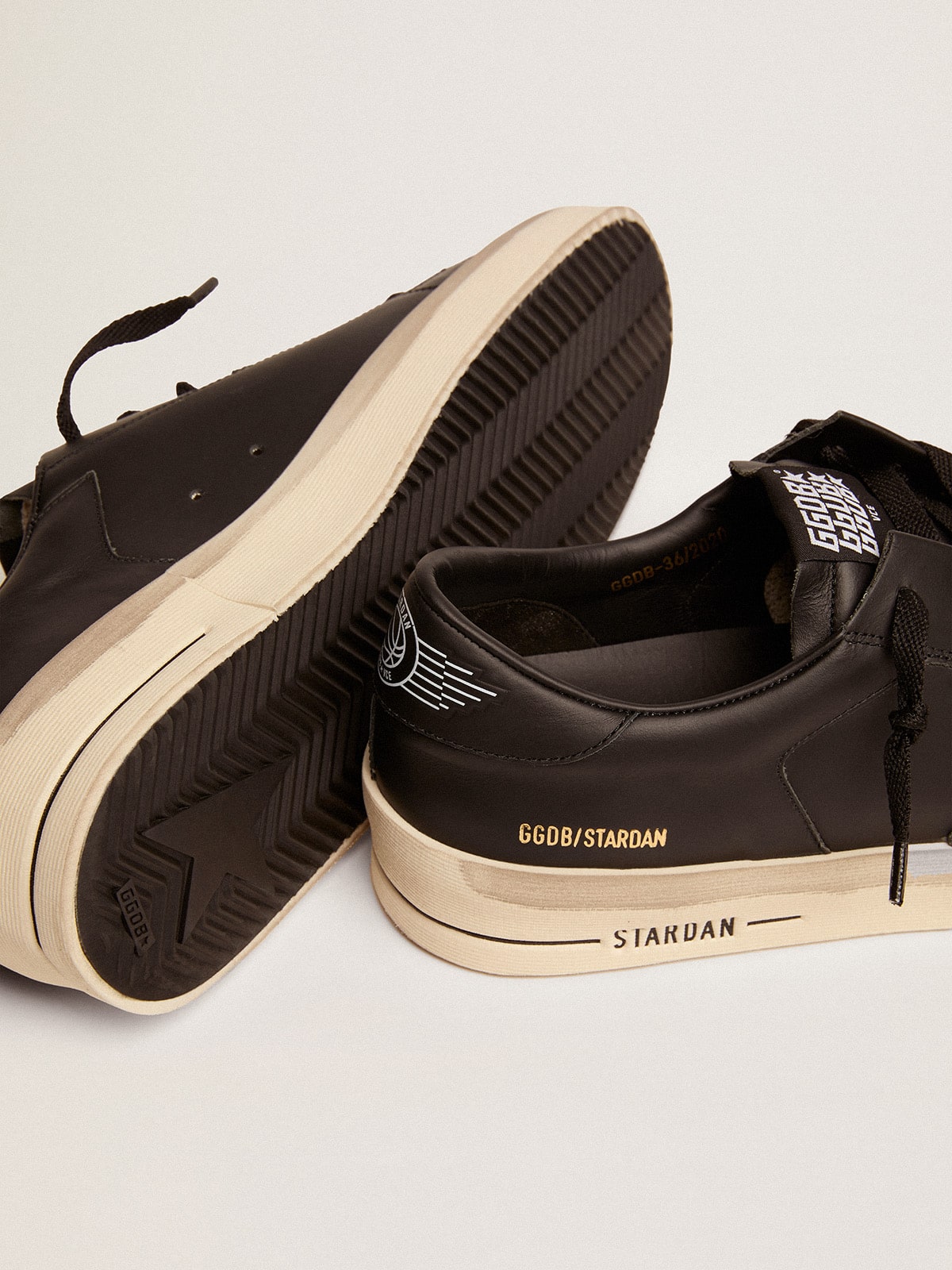 Golden Goose - Stardan para hombre de piel completamente negras in 