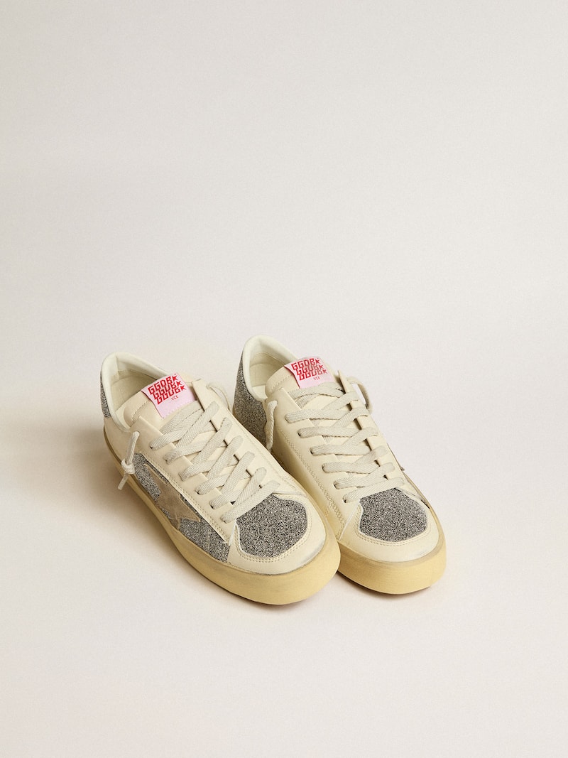 Golden Goose - Stardan pour homme en daim avec &eacute;toile couleur sable et empi&egrave;cements en cristaux Swarovski in 