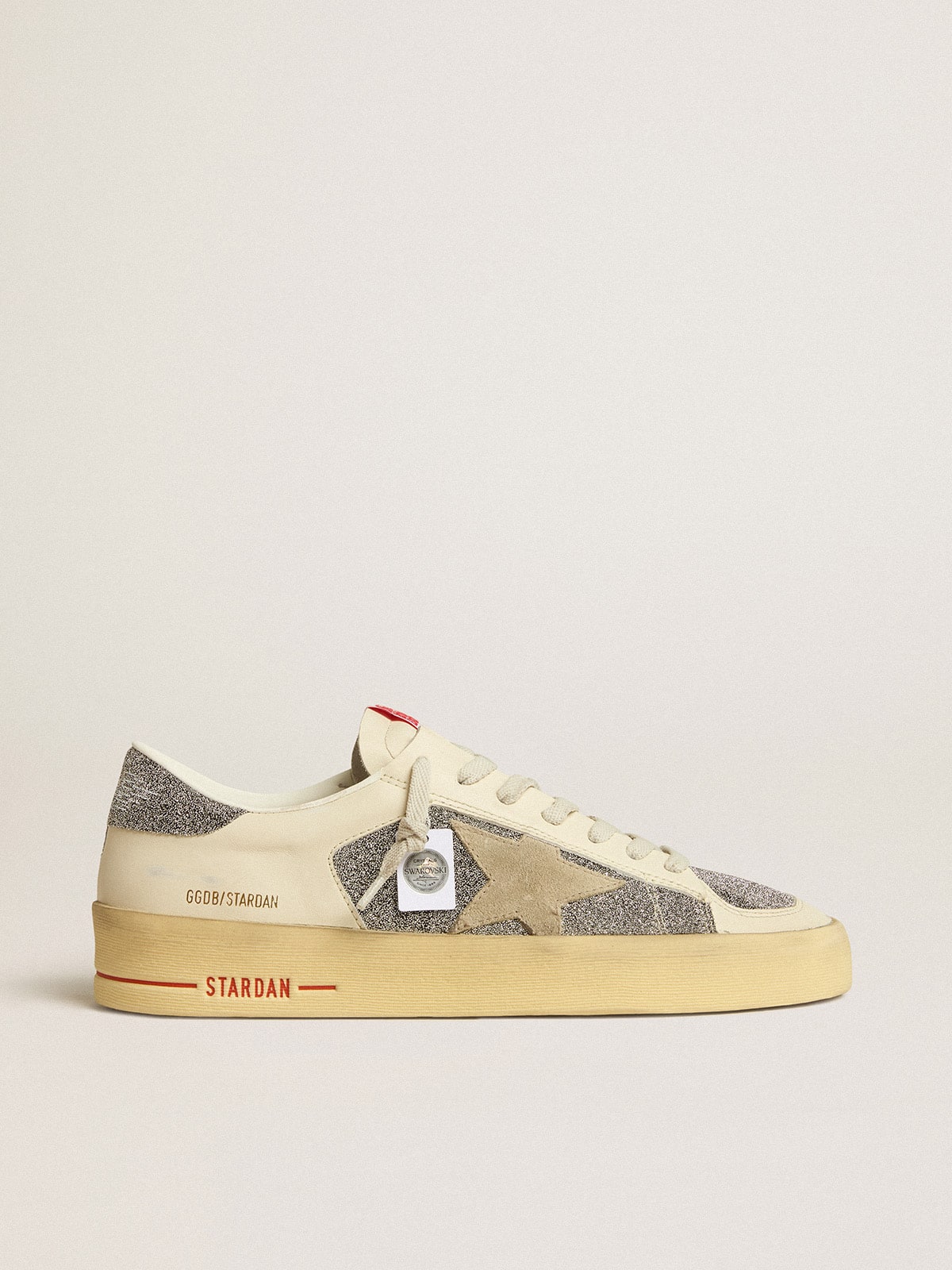 Stardan メンズ スエード スター（サンドイエロー）＆スワロフスキークリスタルパネル | Golden Goose