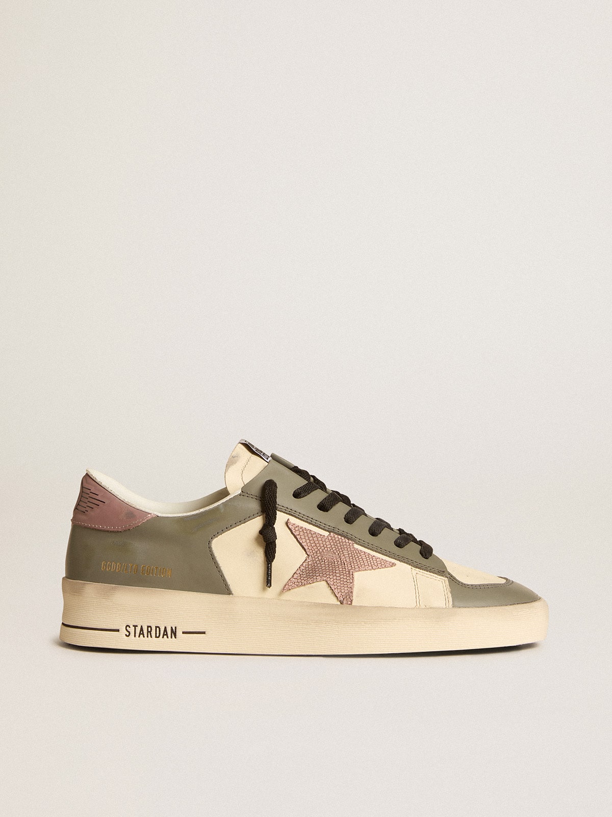 Golden Goose - Stardan homme LTD en cuir gris avec étoile et contrefort en cuir rose in 