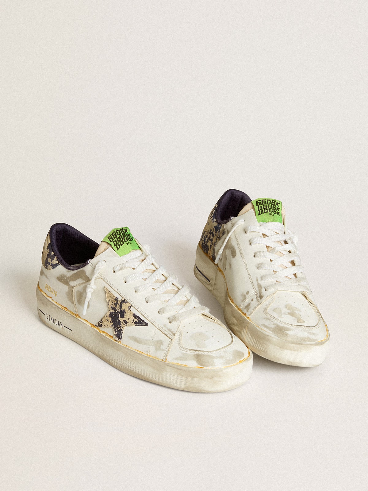 Golden Goose - Stardan LAB Herren aus weißem Leder mit Camouflagemuster an Stern und Ferse in 