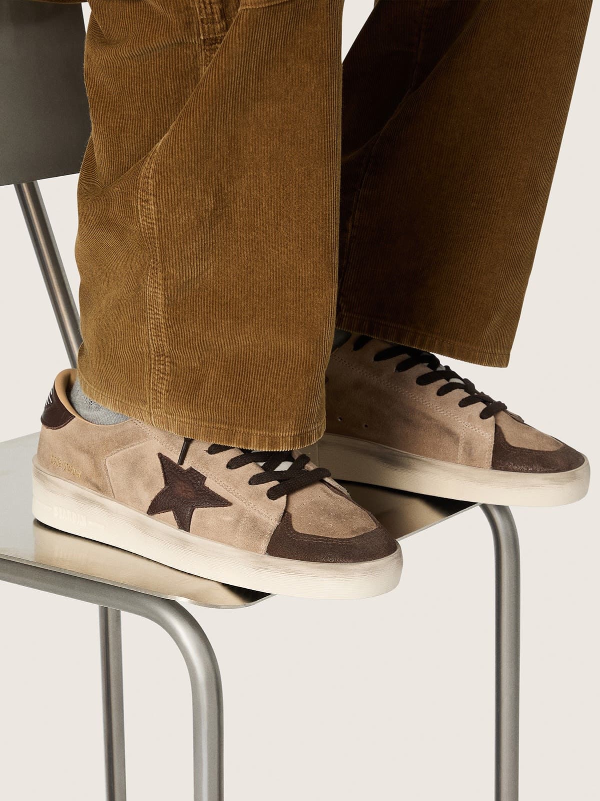 Golden Goose - Stardan uomo in suede beige con stella e inserti color marrone in 