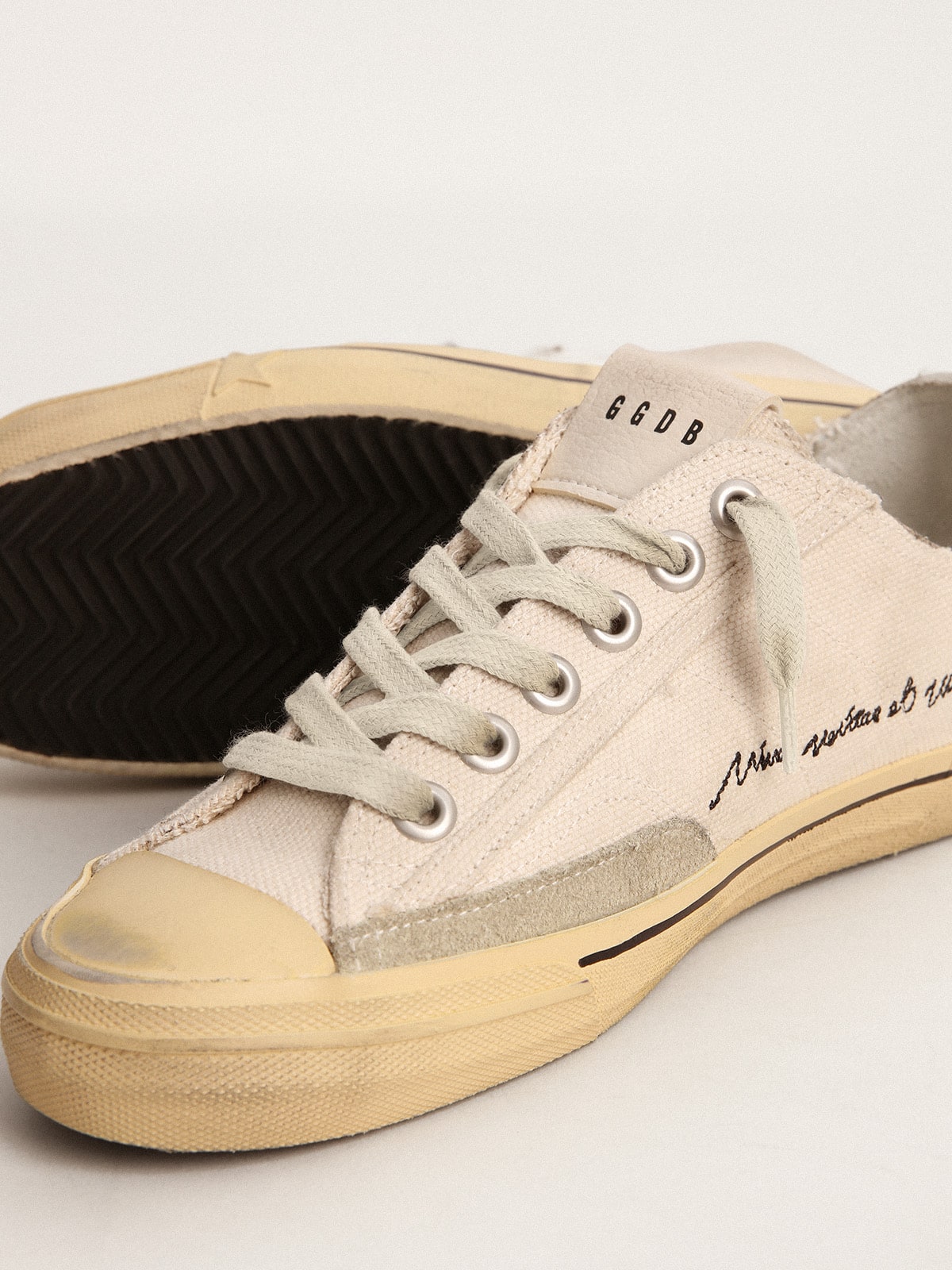 Golden Goose - V-Star LTD para hombre con estrella de ante negro y mensaje bordado in 