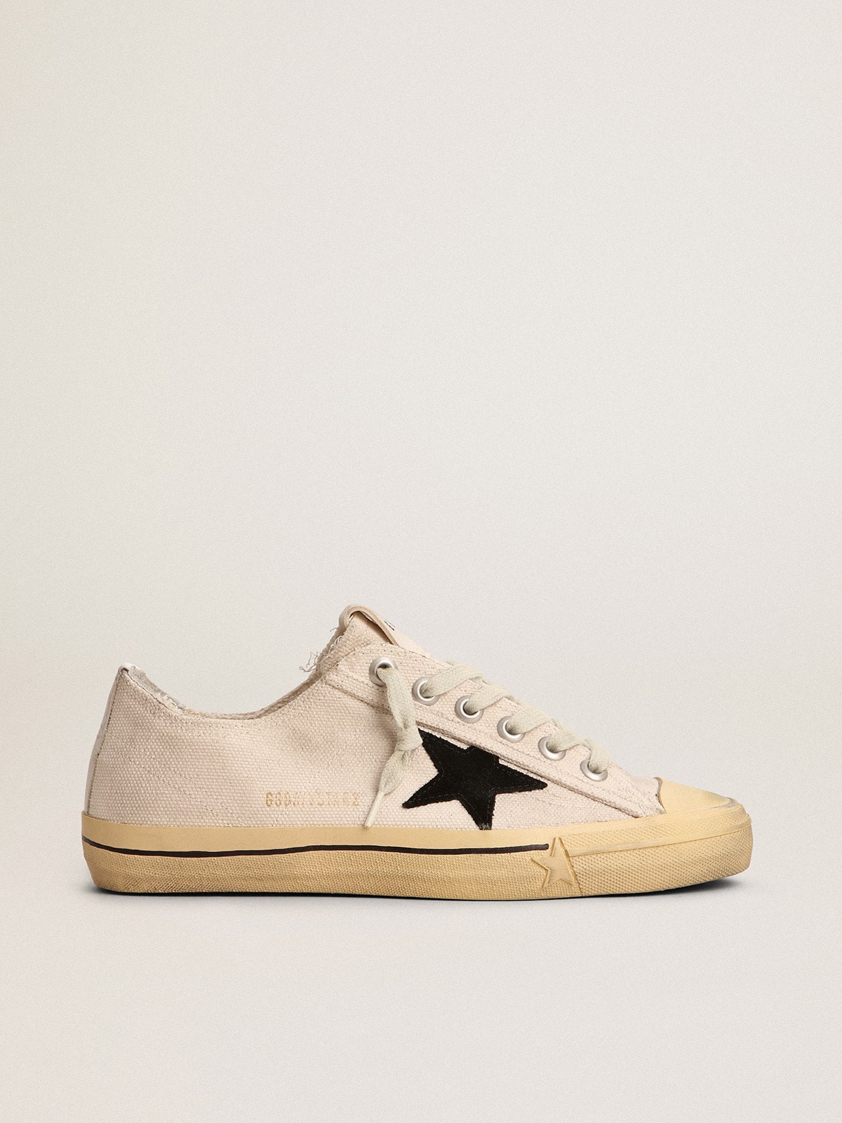 Golden Goose - V-Star LTD masculino com estrela de suede preto e inscrição bordada in 