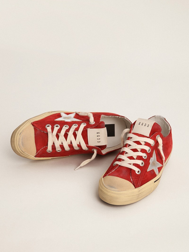 Golden Goose - V-Star  homme en daim rouge avec &eacute;toile et contrefort argent&eacute;s in 
