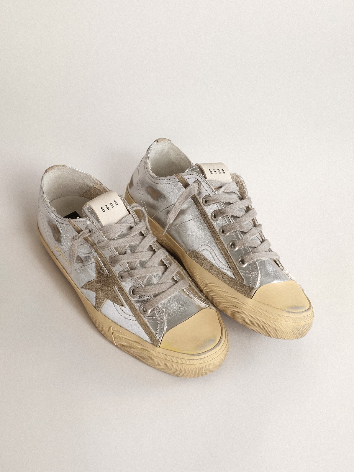 Golden Goose - Zapatillas deportivas V-Star LTD para Hombre de piel laminada color plateado con estrella de ante color gris hielo in 