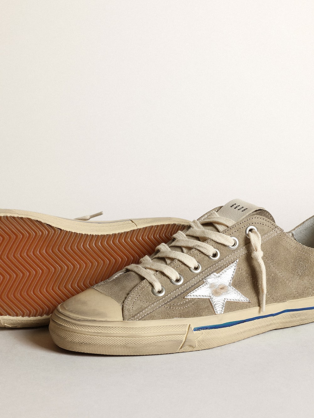 Golden Goose - Men’s V-Star with suede upper and silver star in 