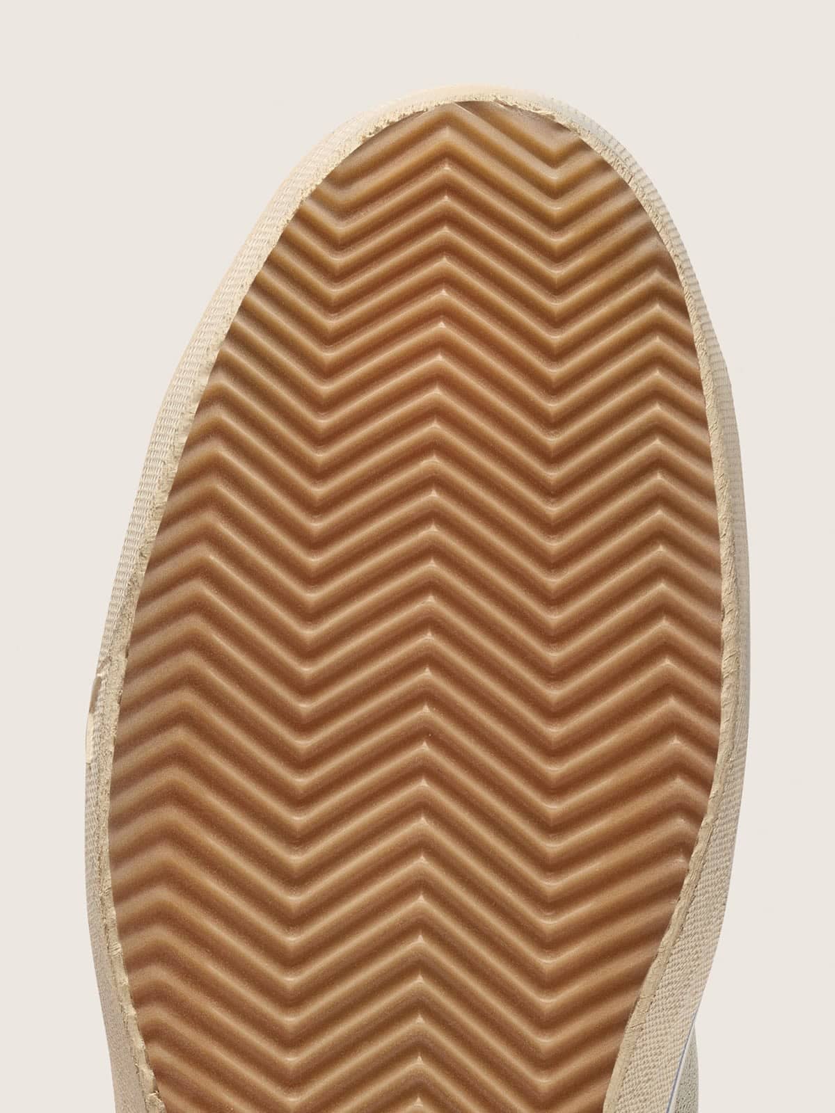 Golden Goose - Herren V-Star aus taubengrauem Rauleder mit Stern aus silberfarbenem Metallic-Leder in 