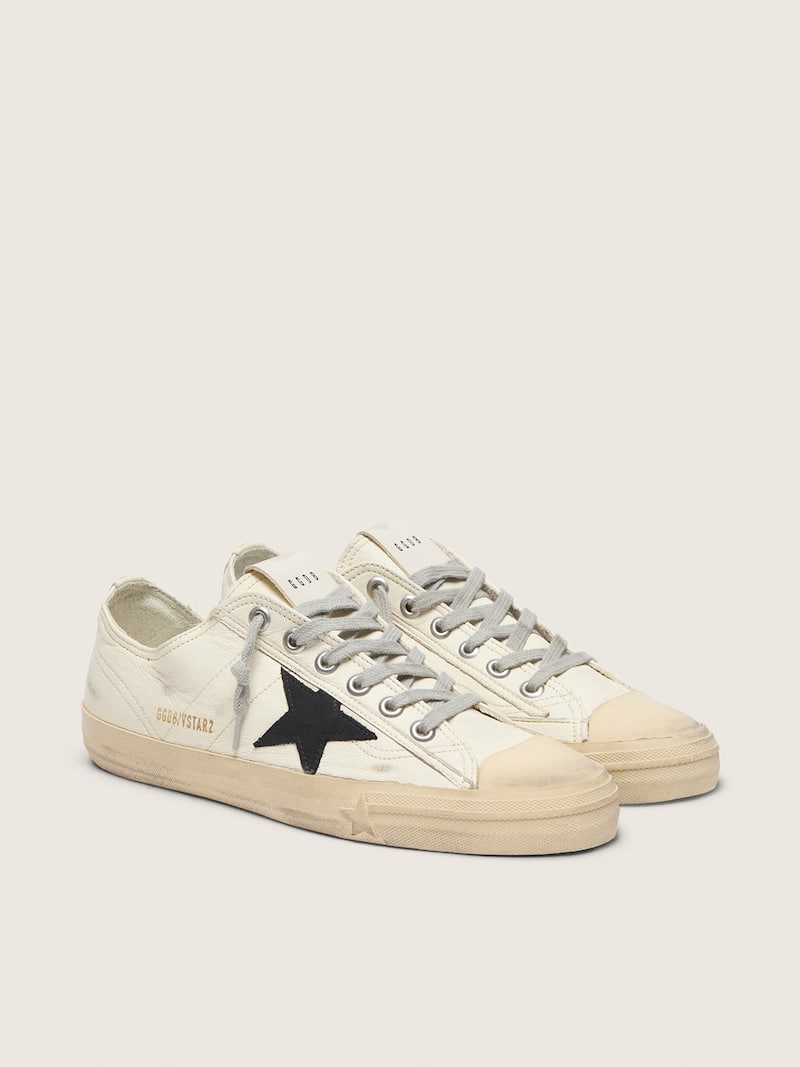 Golden Goose - V-Star de napa negra con estrella de piel nobuk negra in 