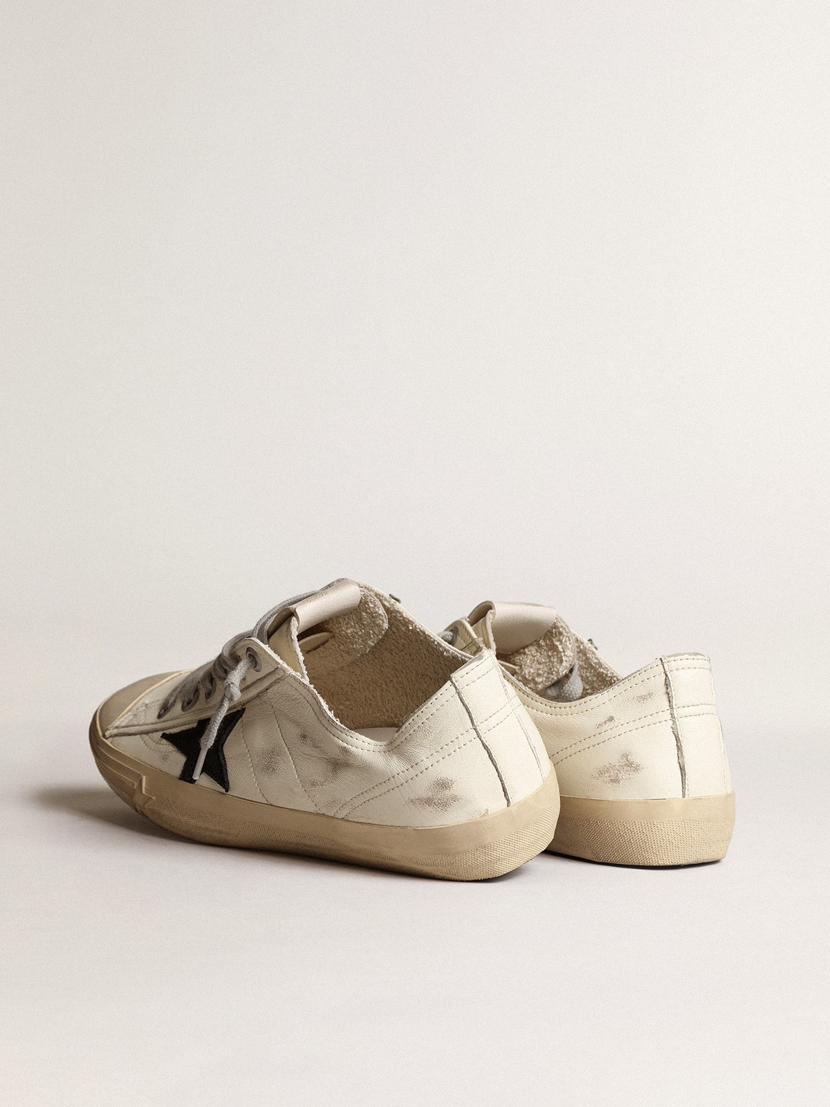 Golden Goose - V-Star sneakers in off-white nappa leather with black nubuck star in 