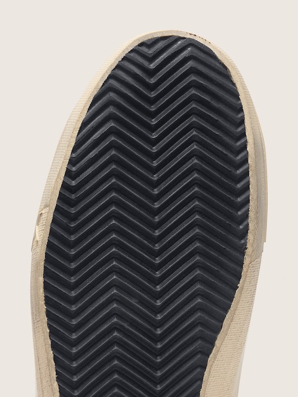 Golden Goose - V-Star in nappa leather with black nubuck leather star in 