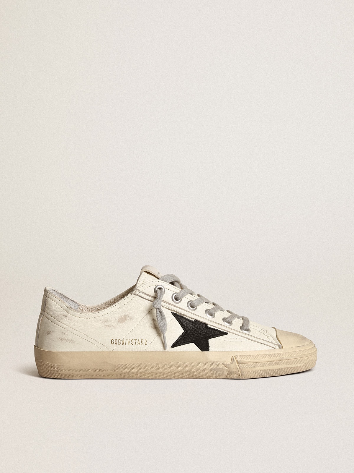 Golden Goose   Sneaker V star In Nappa Bianco Sporco Con Stella In Nabuk Nero, Uomo, Taglia: 46