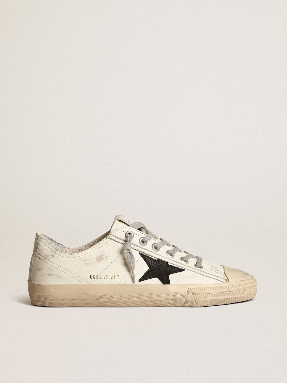 Golden Goose - V-Star sneakers in off-white nappa leather with black nubuck star in 