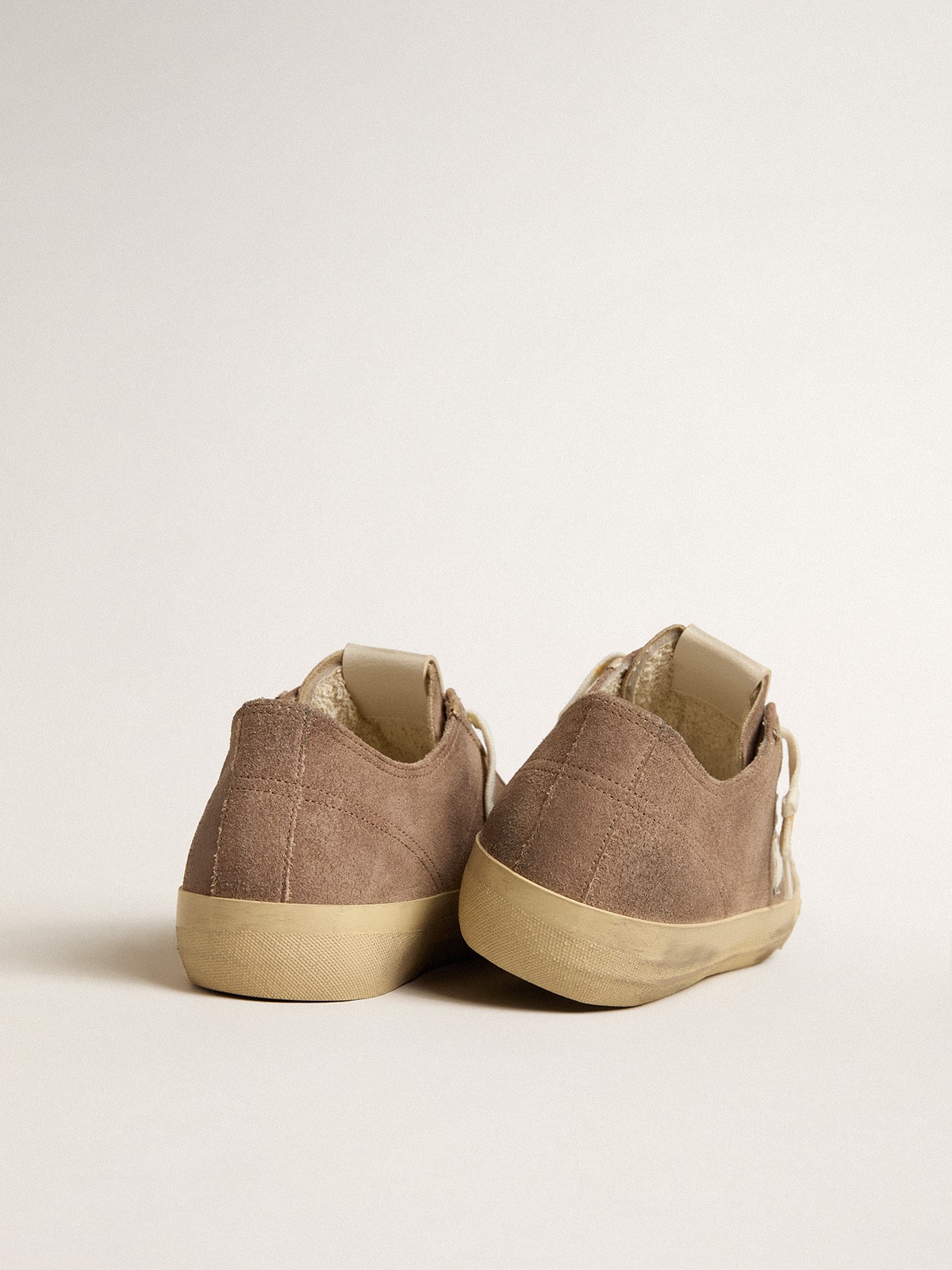 Golden Goose - Men's V-Star in dove-gray suede with white nappa leather star in 