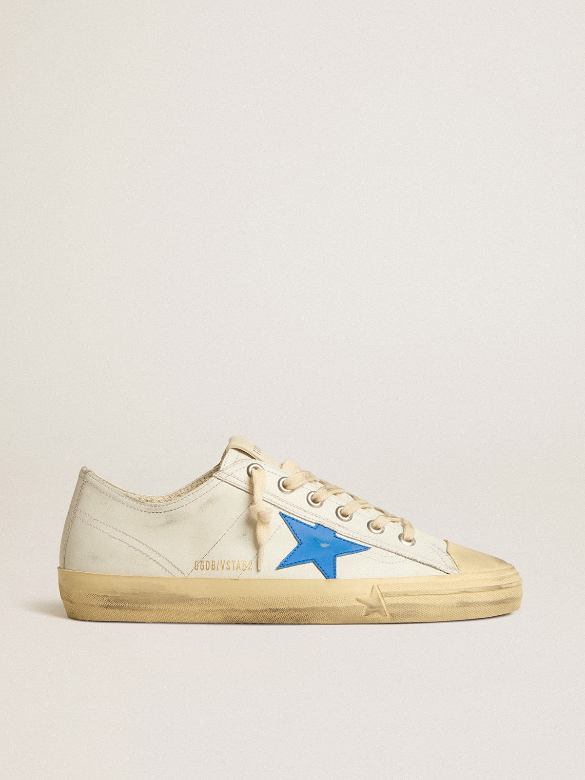 Golden Goose - V-Star in white leather with light blue leather star in 