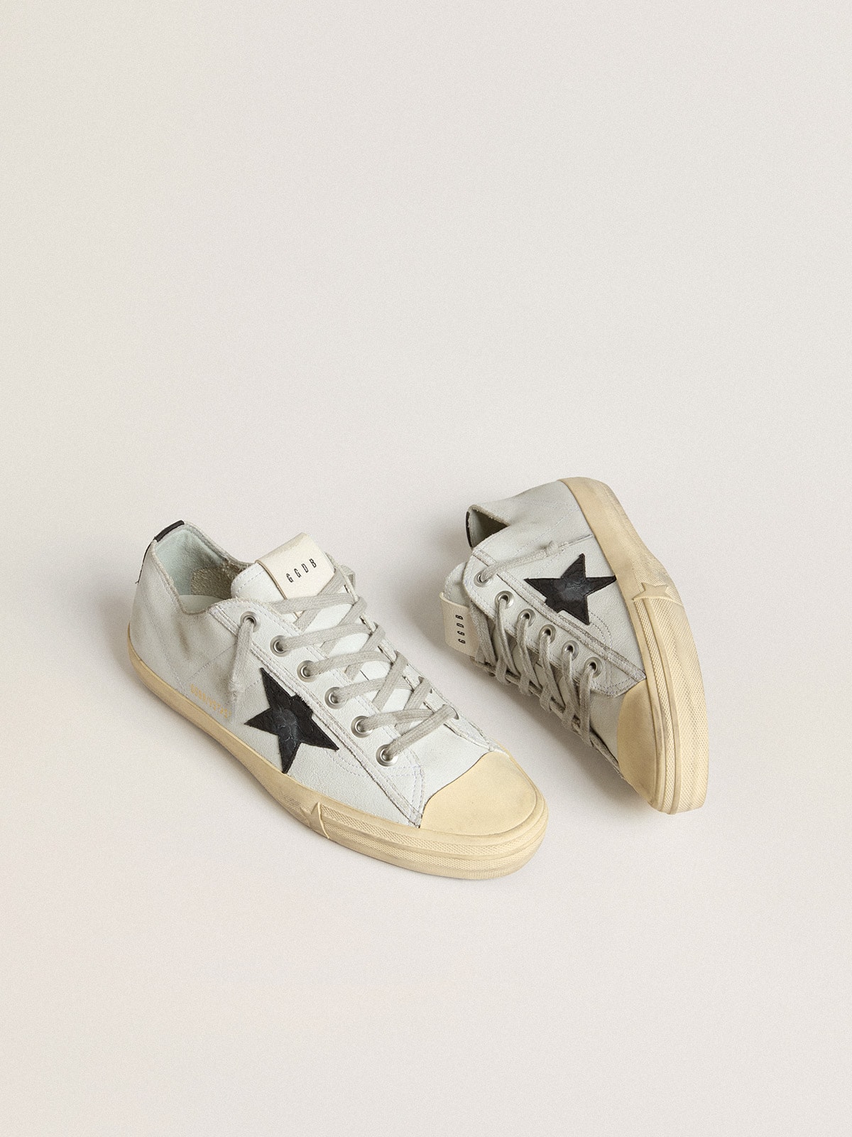 Golden Goose - V-Star de piel con estrella y refuerzo del talón de piel con estampado cocodrilo negra in 