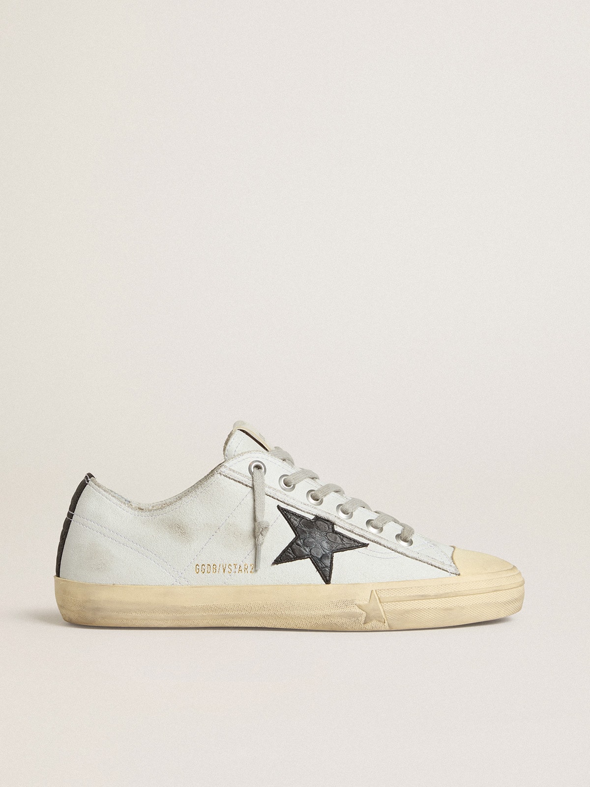 Golden Goose - V-Star in pelle con stella e talloncino in pelle stampa coccodrillo nera in 