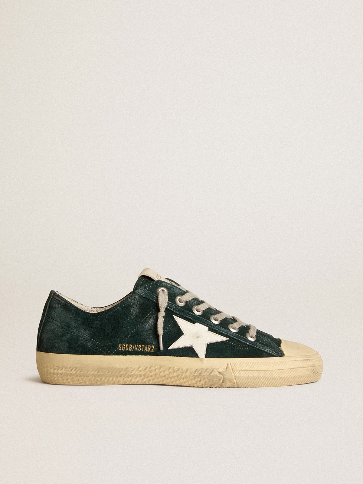 Golden Goose - V-Star de ante verde bosque con estrella de piel blanca in 