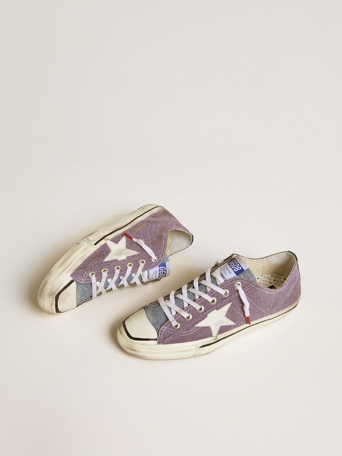 Golden Goose - V-Star masculino LAB de couro e glitter lilás com estrela branca e lingueta de glitter prateado in 