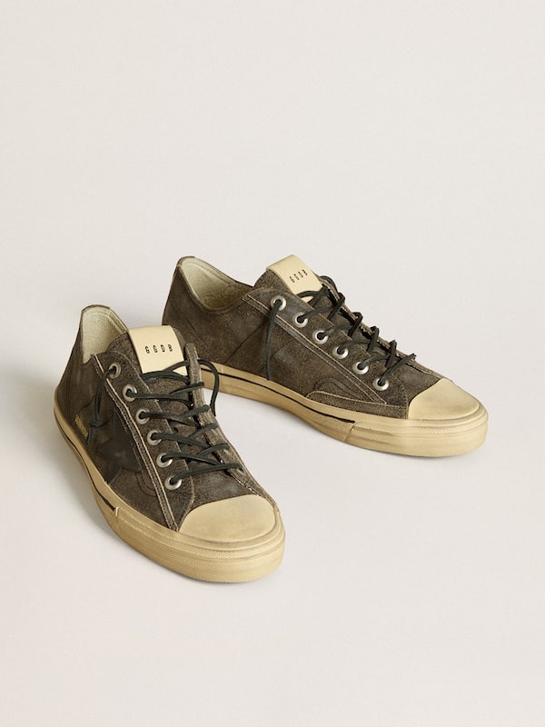 Golden Goose - Men’s V-Star in black suede with black leather star in 