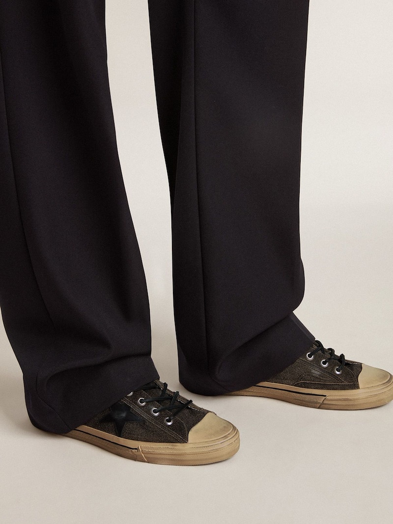 Golden Goose - V-Star de ante negro con estrella de piel negra in 
