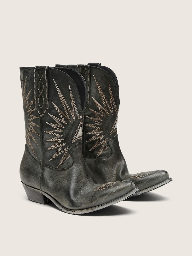 Golden Goose - Men's low Wish Star boots in black leather with silver star in 