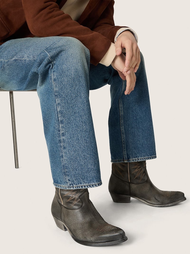 Golden Goose - Men's low Wish Star boots in black leather with silver star in 