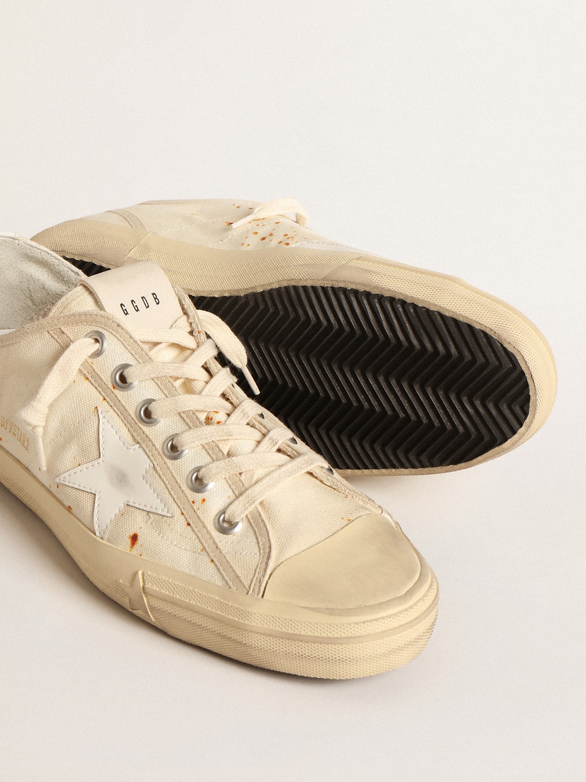 Golden Goose - V-Star Uomo LAB in canvas con stella in pelle e macchie color ruggine in 