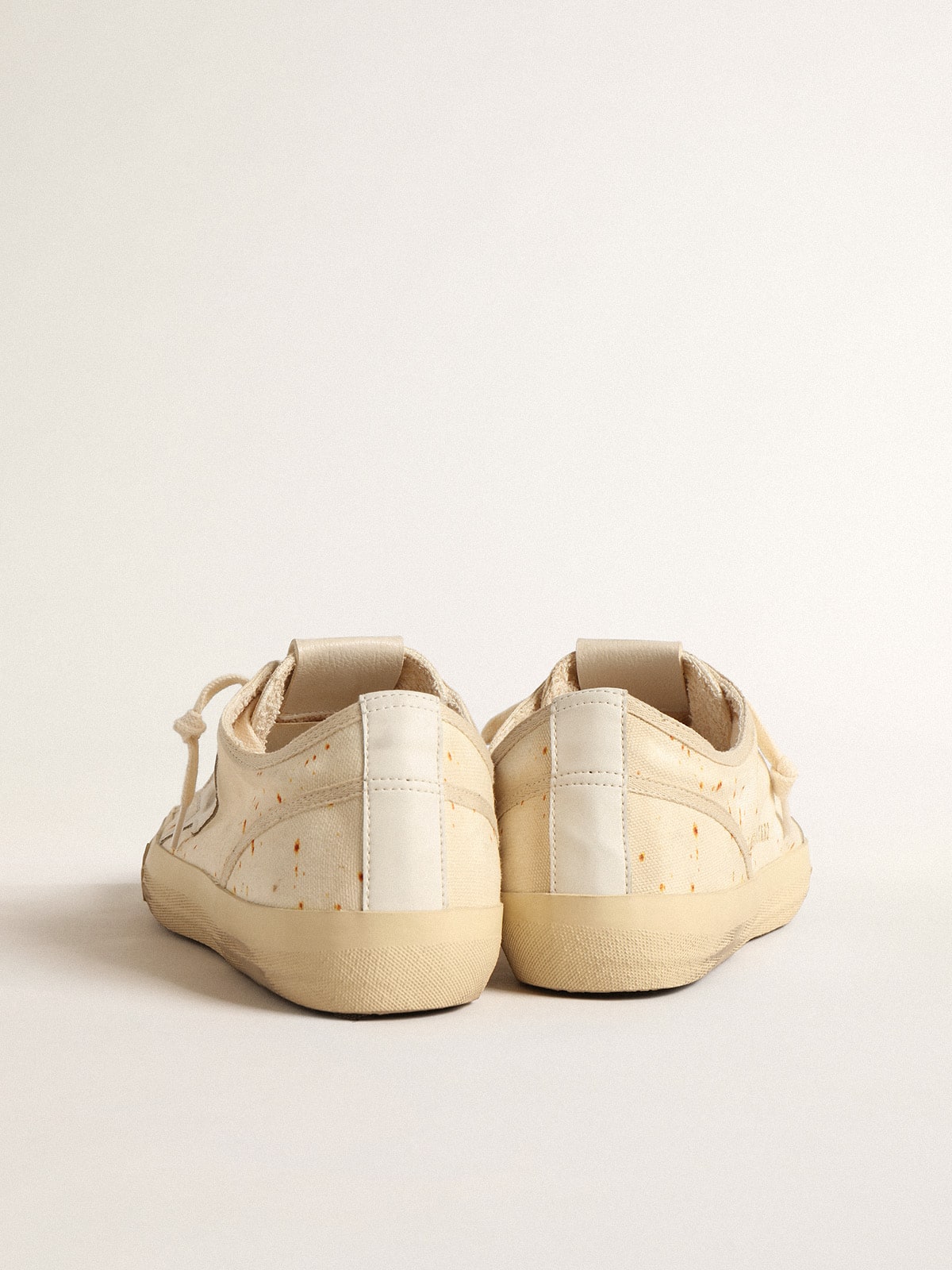 Golden Goose - V-Star Uomo LAB in canvas con stella in pelle e macchie color ruggine in 