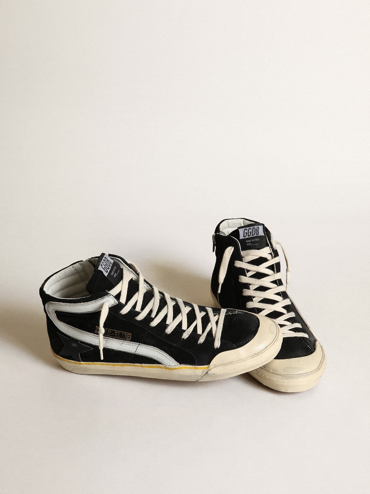 Golden Goose - Slide Penstar Uomo in suede nero con stella nera e virgola bianca in 