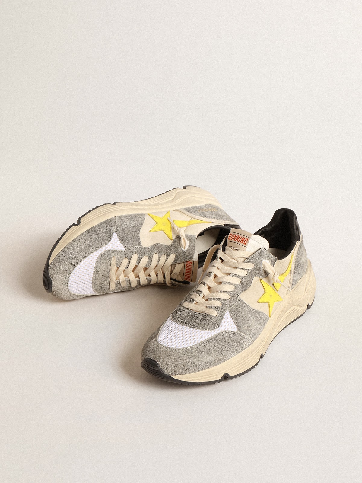 Golden Goose - Running Sole in nylon beige e suede grigio con stella gialla in 