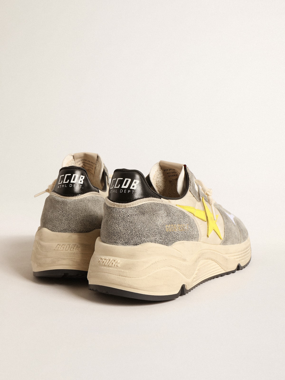 Golden Goose - Running Sole in nylon beige e suede grigio con stella gialla in 