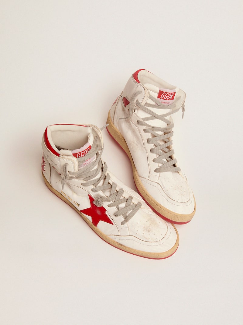 Golden Goose - Herren Sky-Star mit Signatur am Kn&ouml;chel und roten Eins&auml;tzen in 