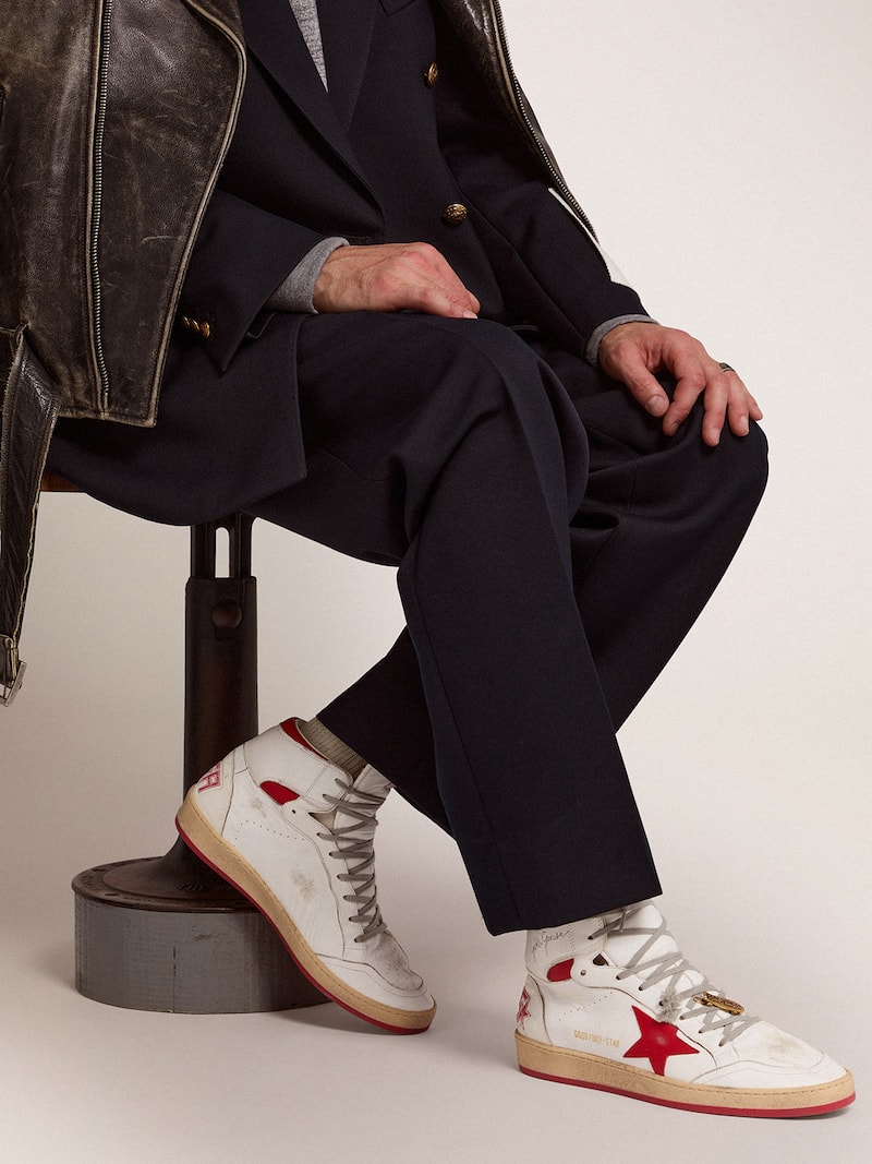 Golden Goose - Herren Sky-Star mit Signatur am Kn&ouml;chel und roten Eins&auml;tzen in 