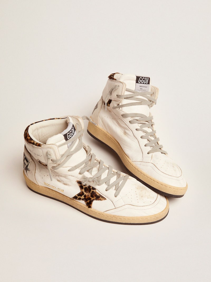 Golden Goose - Sky-Star mit Signatur am Kn&ouml;chel und Eins&auml;tzen aus Cavallino-Leder mit Leo-Dessin in 