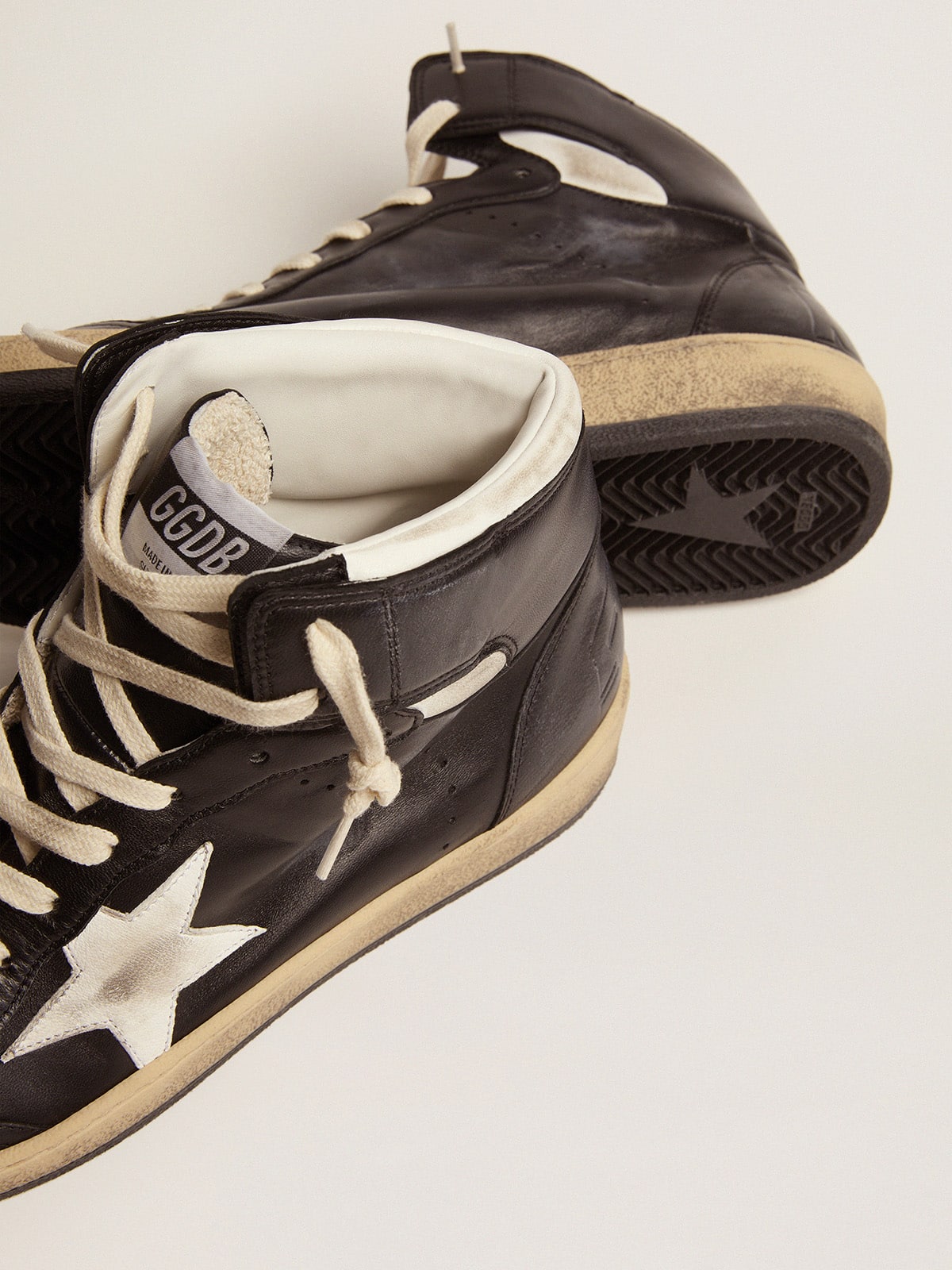 Golden Goose - Sky-Star masculino de napa preta com estrela branca in 