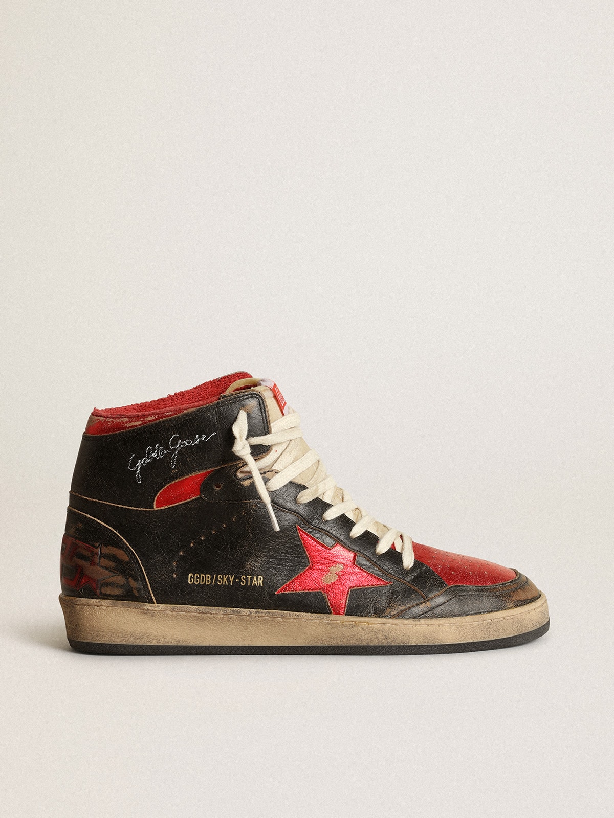 Golden Goose - Sky-Star homme en cuir brillant noir avec étoile rouge in 