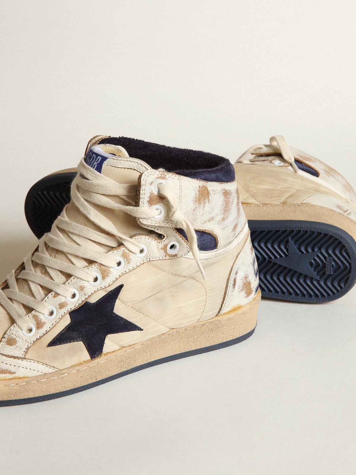 Golden Goose - Sky-Star homme en nylon couleur crème et cuir avec étoile en daim bleu in 